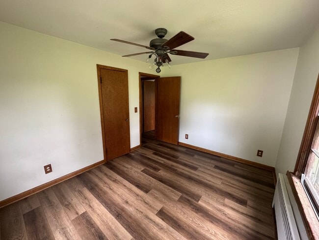 Building Photo - Charming 3 Bed, 1 Bath Home with 3-Car Gar...