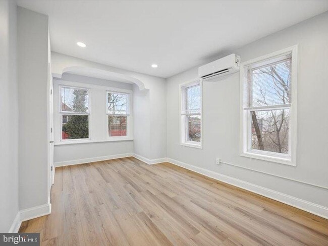 Building Photo - 2253 N Delhi St