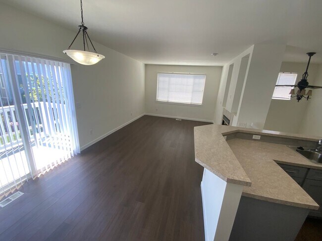 Building Photo - * Gated Community * Newly Remodel 3 bed- 2...