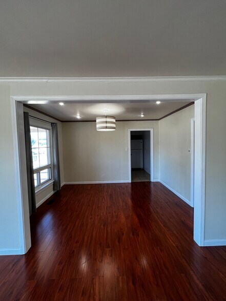 Building Photo - 600 2nd Ave