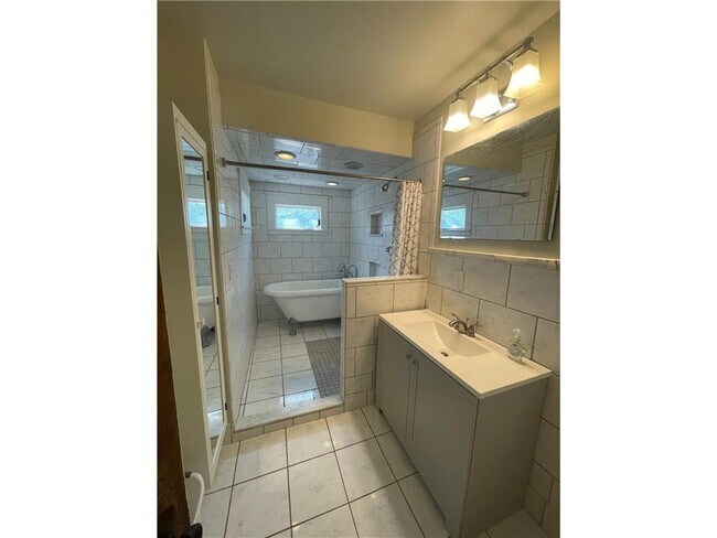 Building Photo - 3310 Holmes Ave