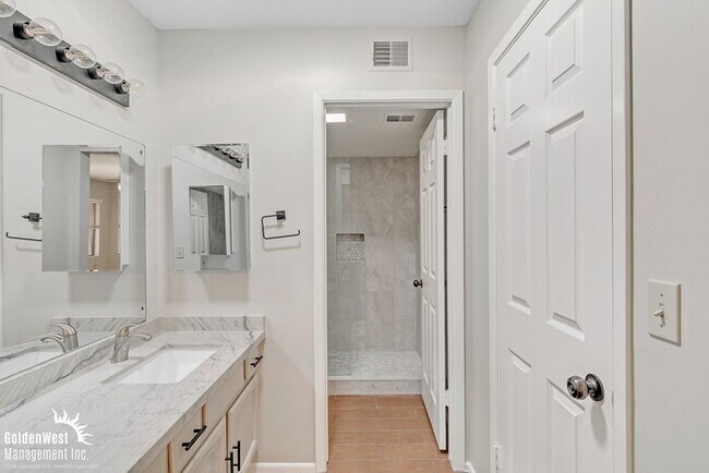 Building Photo - Stunning 2Bdm 2Ba Home in the Heart of Gle...