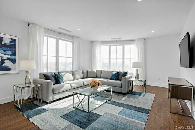 Building Photo - 291 Main St