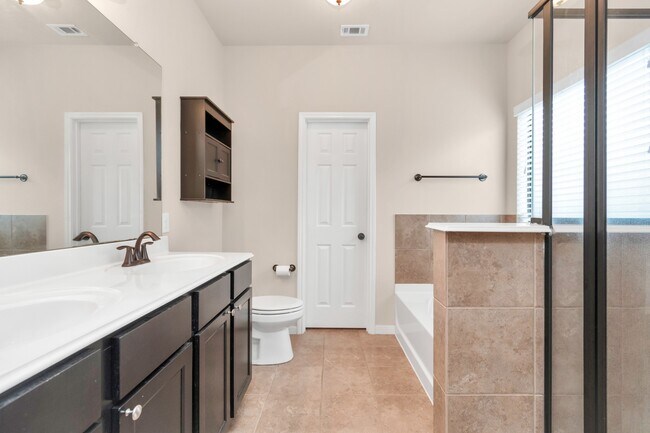 Building Photo - 5635 Round Robin Dr