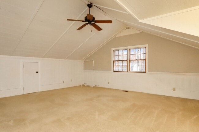 Building Photo - 227 Aspen Blvd