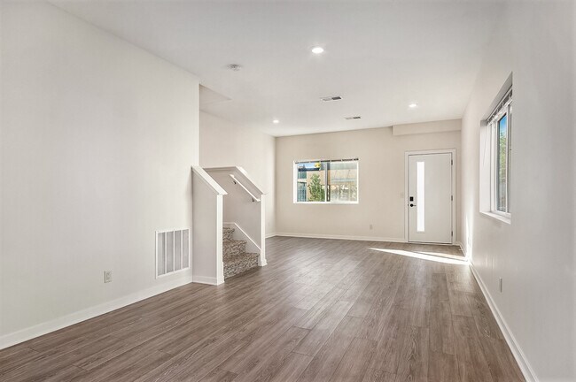 Building Photo - 937 Fulton St W