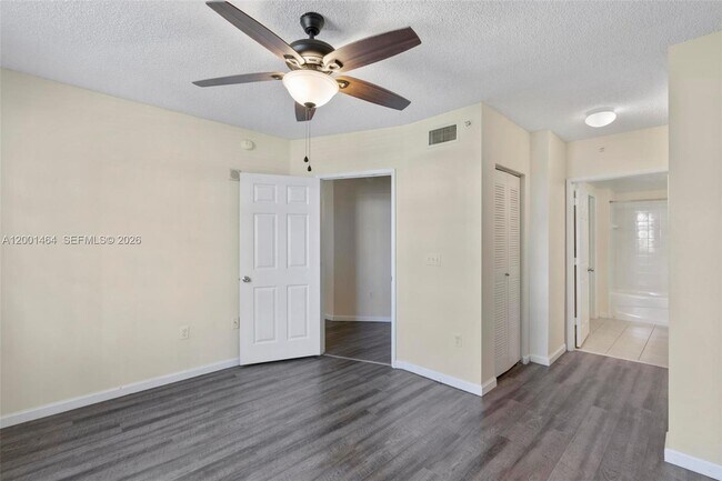 Building Photo - 1919 Van Buren St