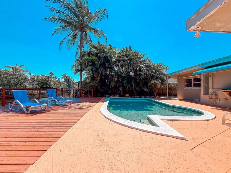 Building Photo - 3672 NW 18th Ave