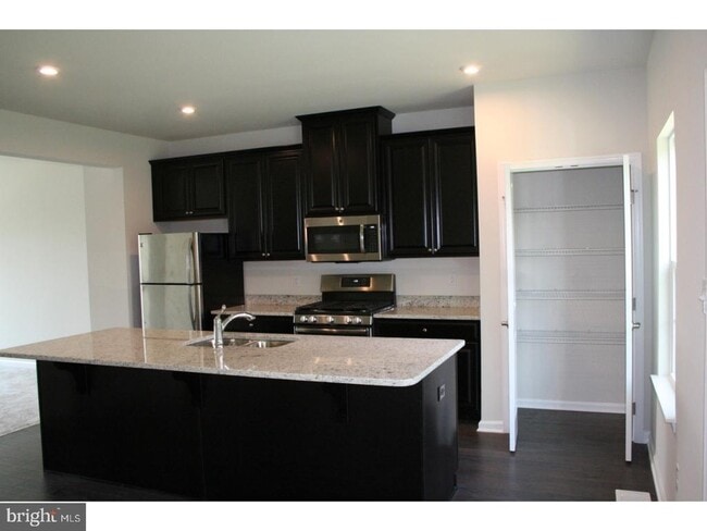 Building Photo - 118 Meridian Ln