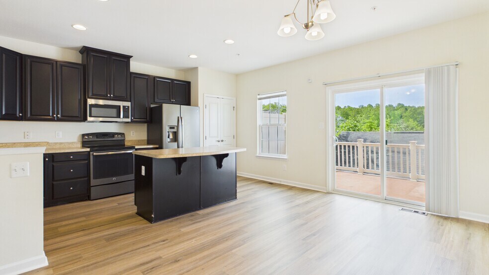 Building Photo - 5423 Saint Rita Dr