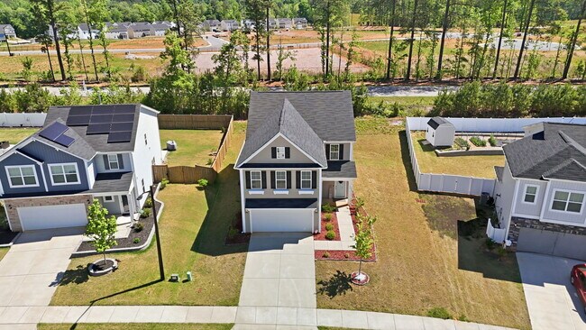 Building Photo - 450 Hawksbill Dr