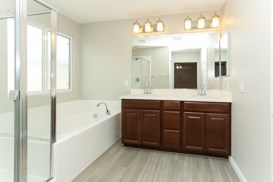 Building Photo - 9328 Golden Lad Ave