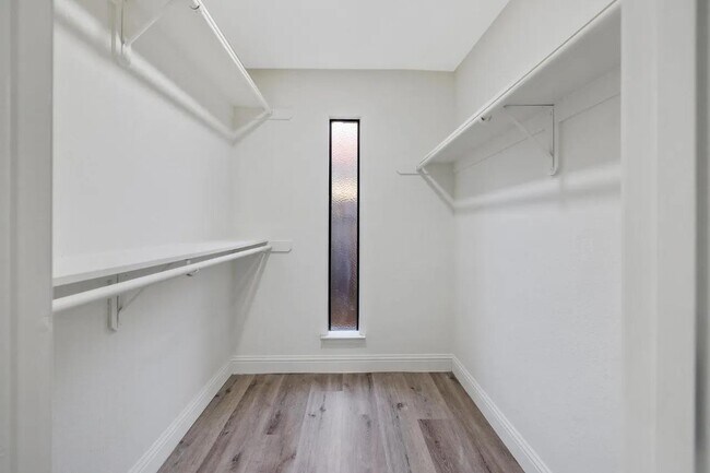 Building Photo - 6379 N Forestiere Ave