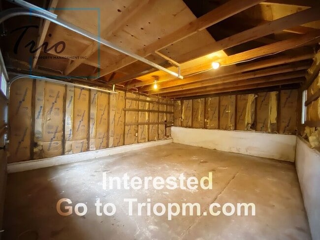 Building Photo - 1673 Riverview St