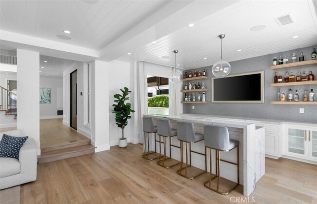 Building Photo - 2401 Bayshore Dr