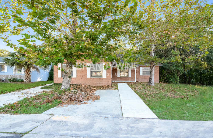 Primary Photo - 215 Shore Rd