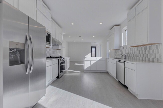 Building Photo - 5819 Majestic Sky Dr