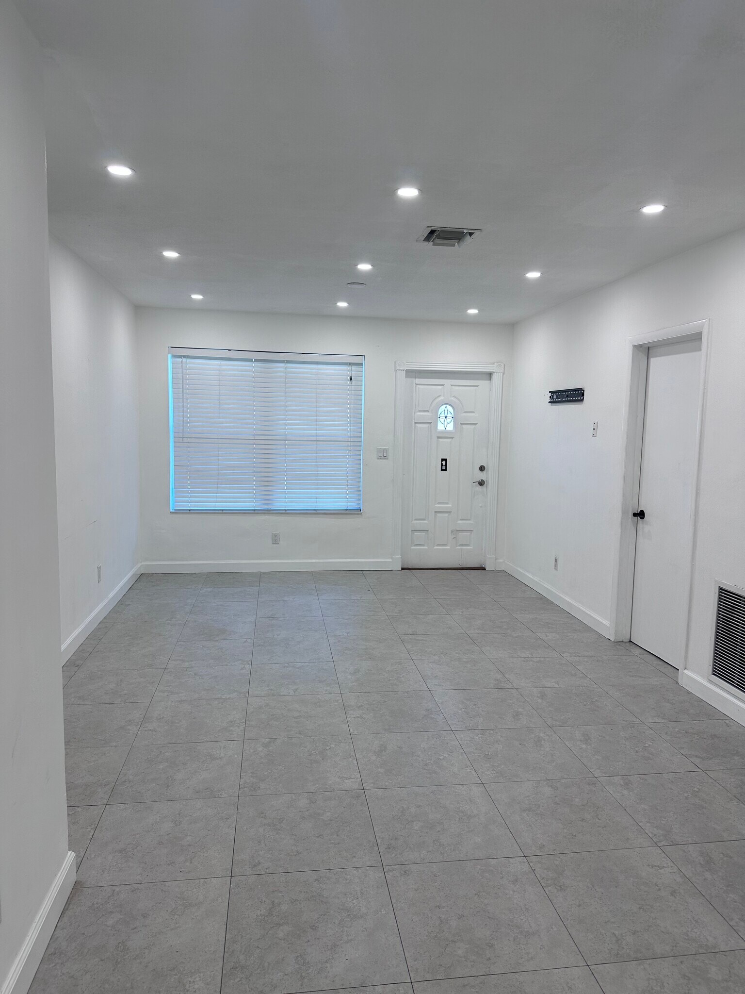 Building Photo - 3801 SW 31st Dr