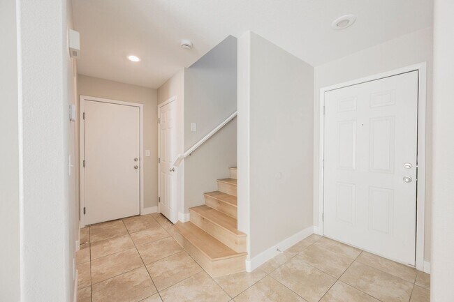 Building Photo - 6075 Las Nubes Dr