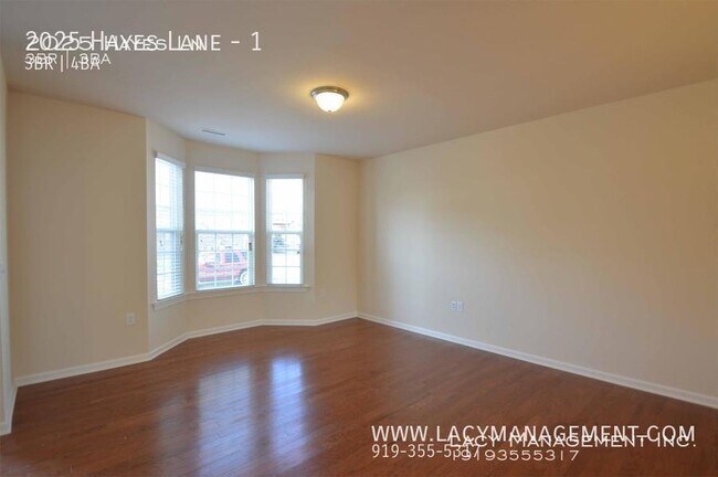 Building Photo - 2025 Hayes Ln