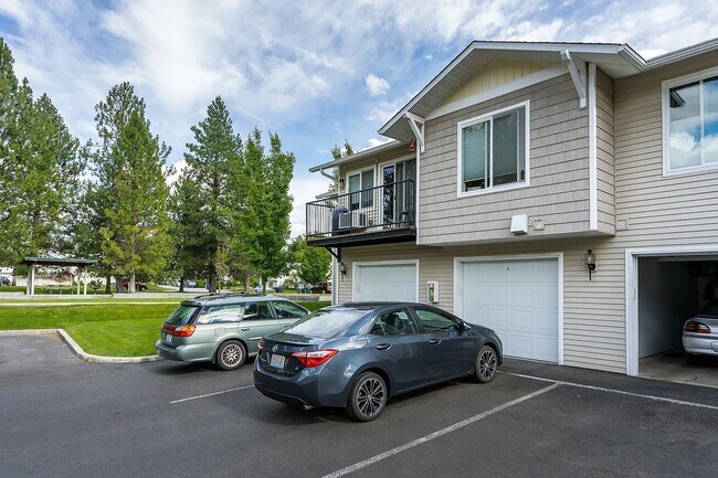 Building Photo - Modern 2 Bed, 1 Bath Condo near Dishman Hills!