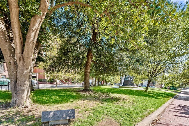 Building Photo - 1001 L St NW