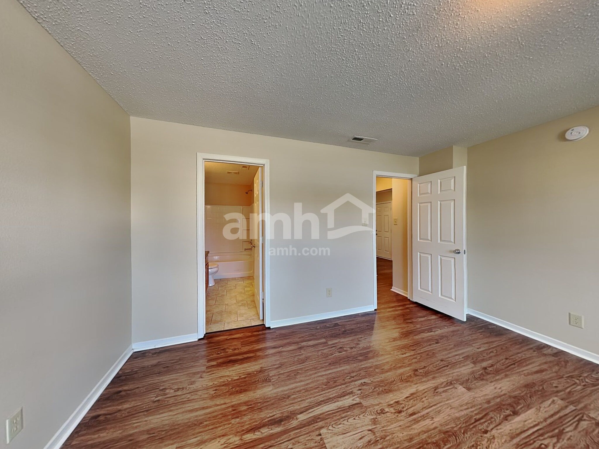 Building Photo - 1361 Redwood Dr