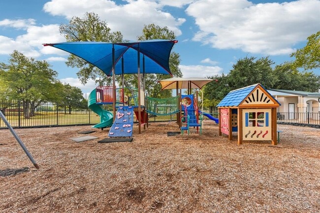 Building Photo - 3810 Newland Dr