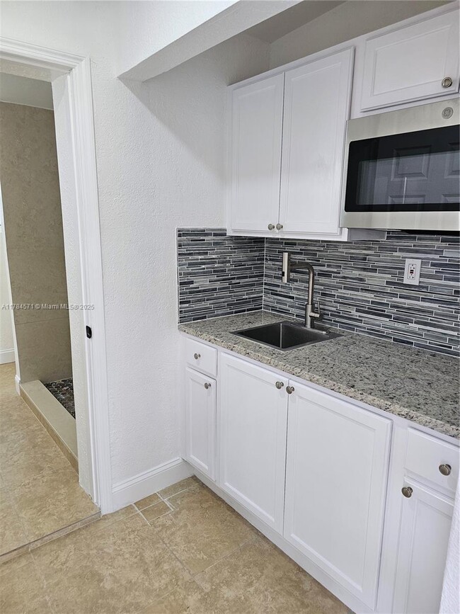 Building Photo - 2631 Gulfstream Dr