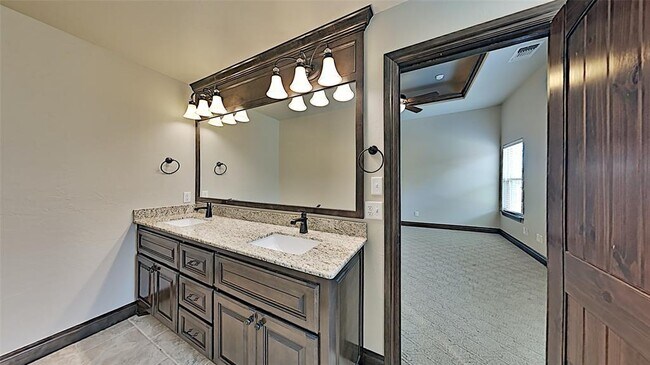 Building Photo - 5917 Grandby Rd