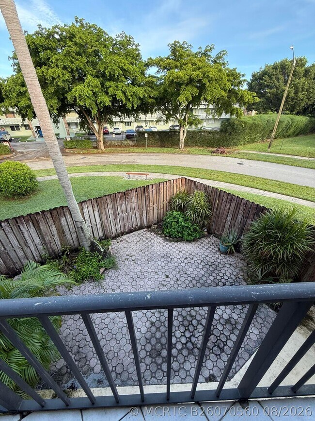 Building Photo - 31 Springdale Cir
