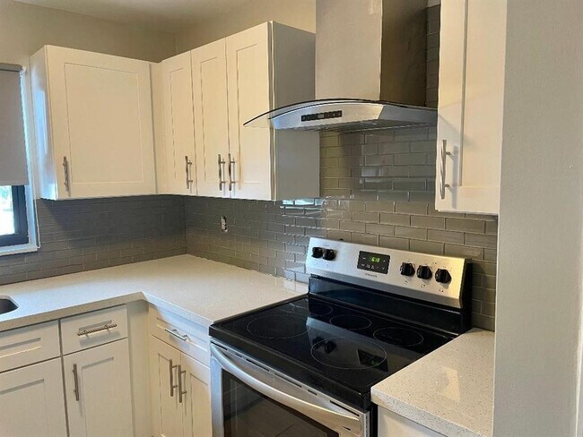 Building Photo - 821 N Victoria Park Rd