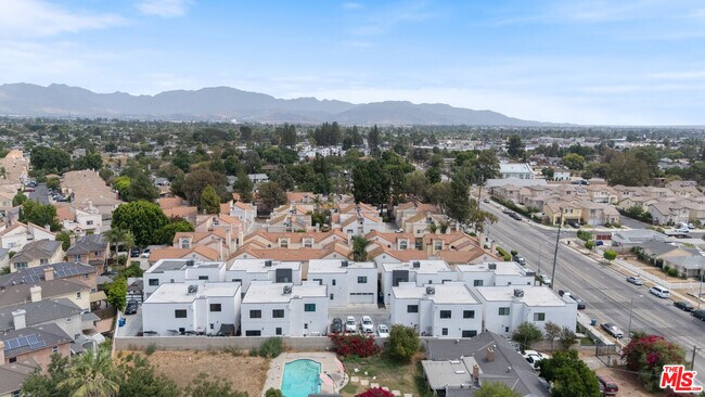 Building Photo - 9109 N Nilo Ln