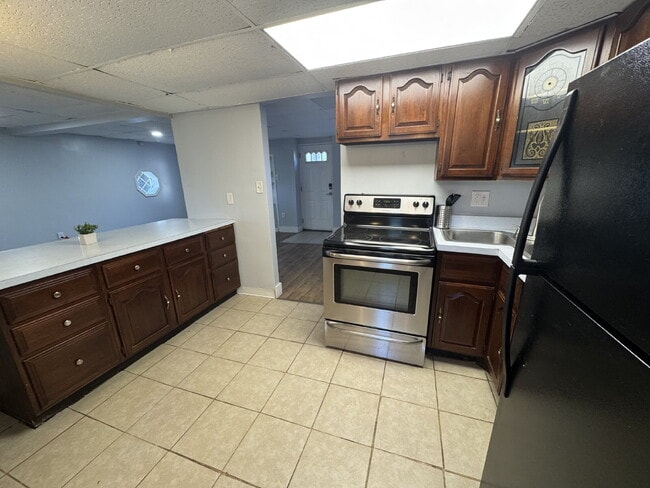 Building Photo - "Your Own Little Hideaway" — Private 2 Bed Home with Balcony & Yard