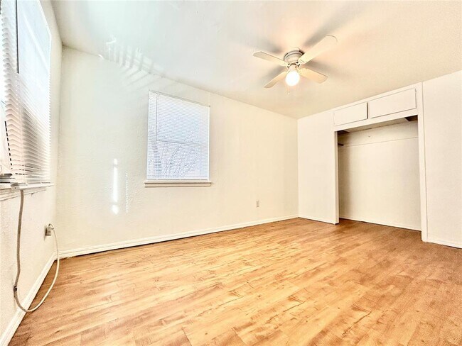 Building Photo - 1700 Karen Dr
