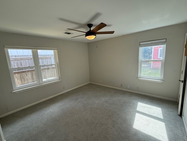 Building Photo - 7 Maple Ln