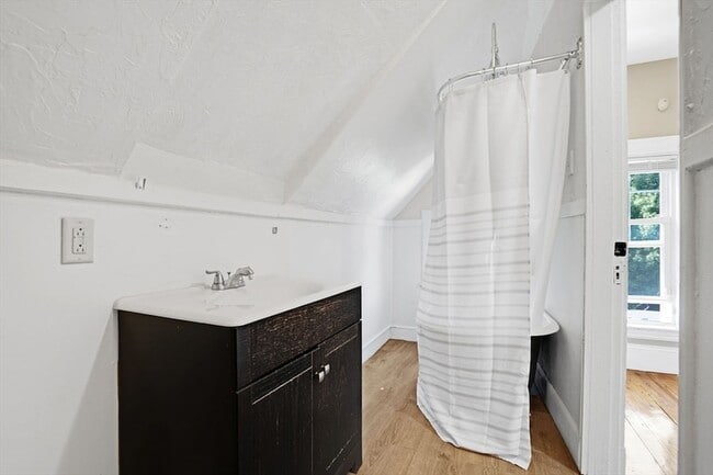 Building Photo - 49 Elmore St