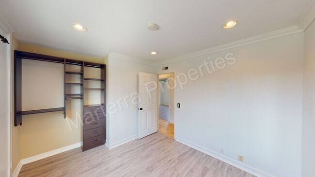 Building Photo - Beautiful 3 Bedroom Home in Huntington Beach