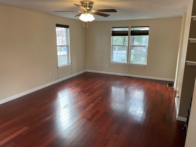 Building Photo - 16 Bowstring Way