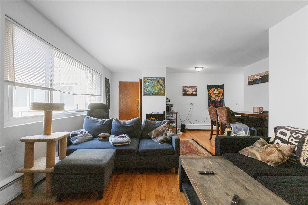 Building Photo - 6721 N Hermitage Ave