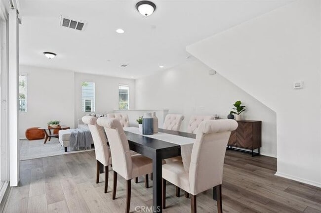 Building Photo - 747 Savi Dr