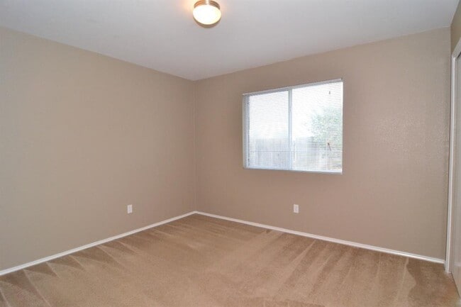 Building Photo - 806 Municipal Dr