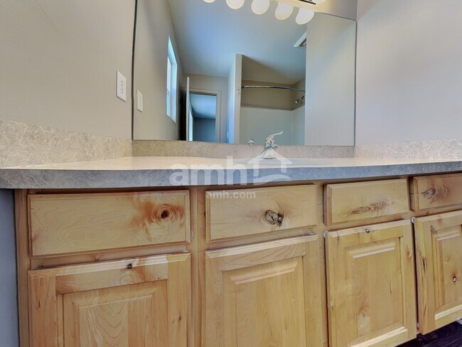 Building Photo - 934 E 490 N