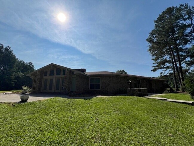 Building Photo - 3 Bedroom, 3 Bath Home in Dearing