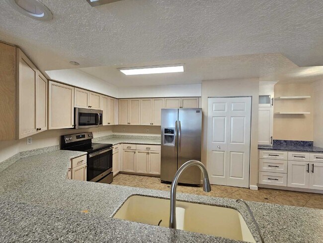 Building Photo - Seaside Serenity Awaits: Spacious 3-Bedroo...