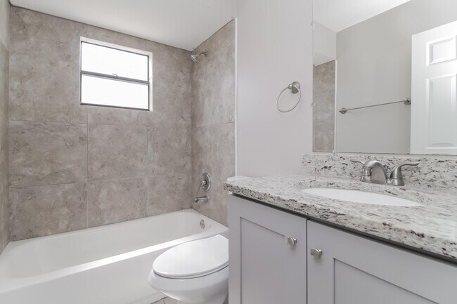 Building Photo - 431 Tropicaire Ave SW