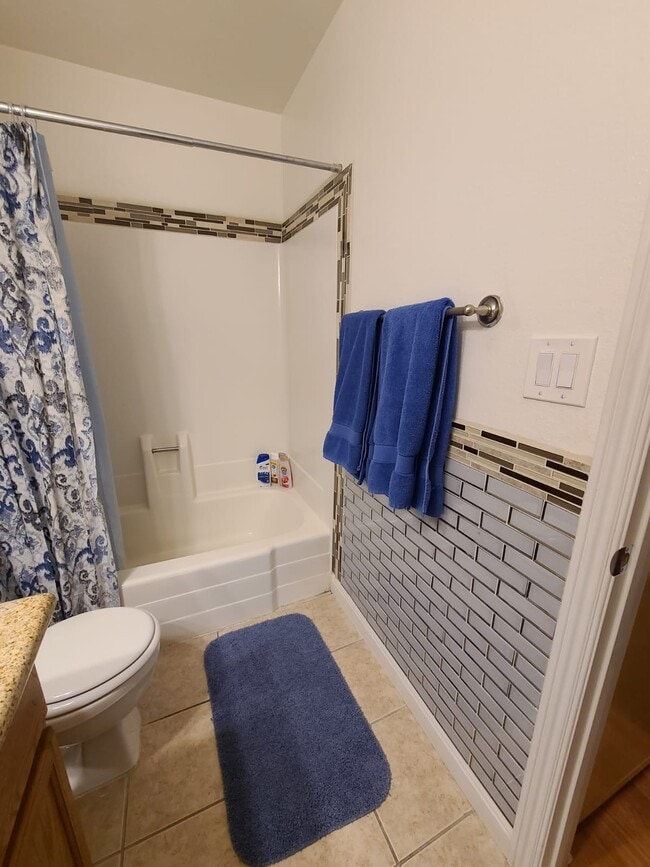 Building Photo - 1515 E Reno Ave