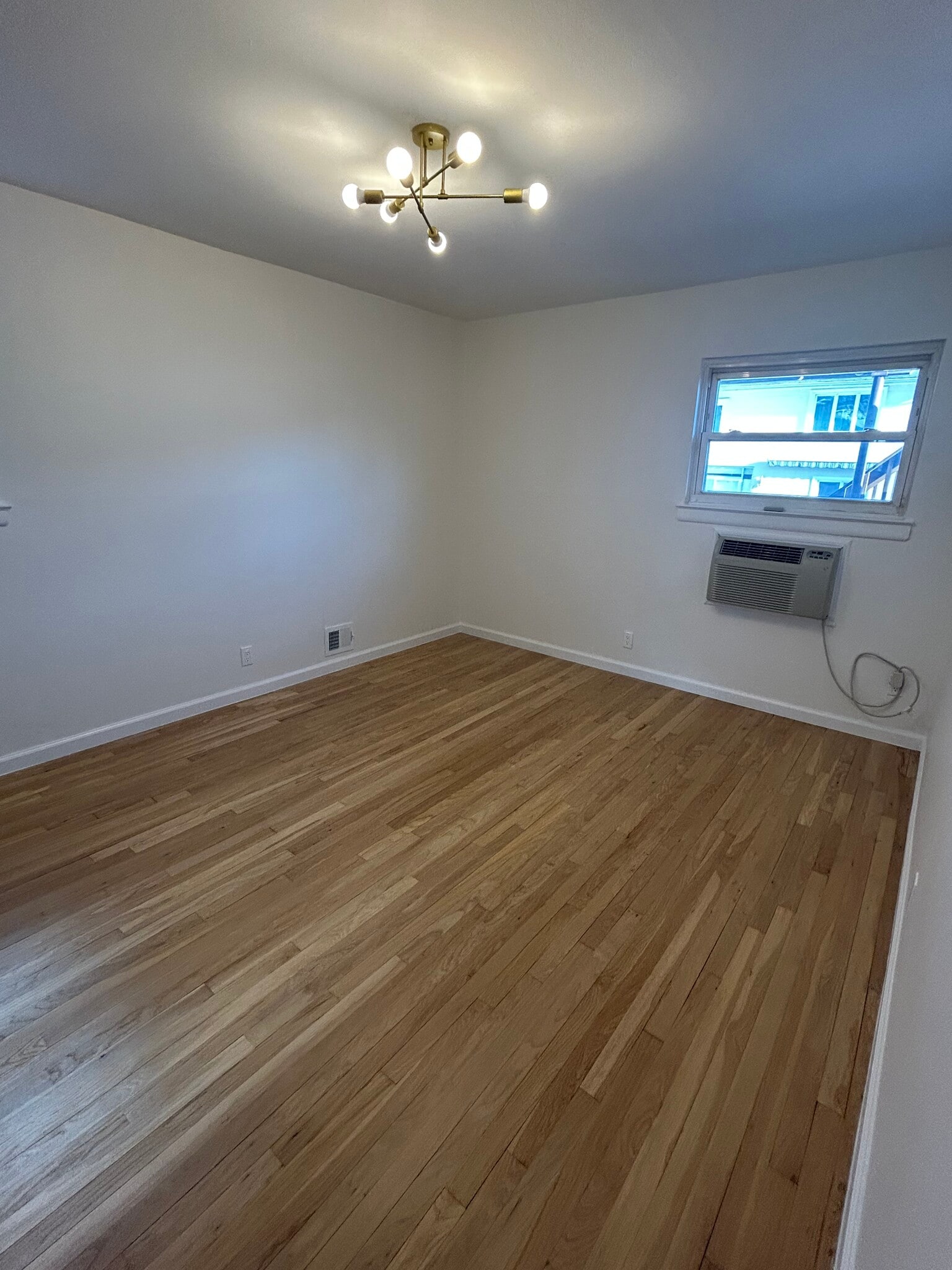 Building Photo - 2731 E 65th St