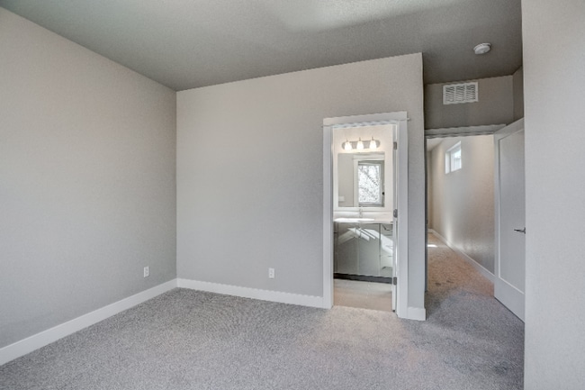 Building Photo - 819 Cherokee Dr