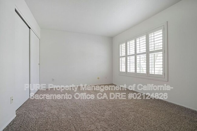 Building Photo - 8811 Salmon Falls Dr
